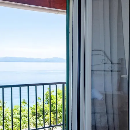 Averto Apartmanhotel 3*