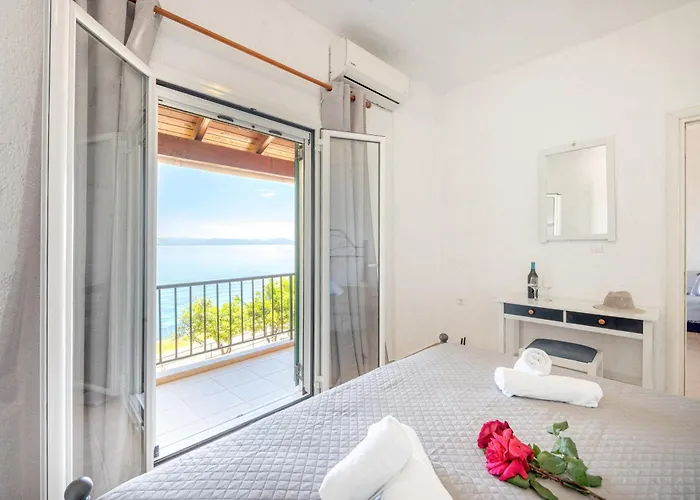Averto 3* Benitses (Corfu)